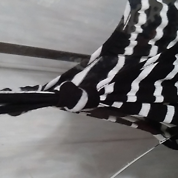 Andre By Unit Small Black&White Striped Tank Top - Picture 3 of 7